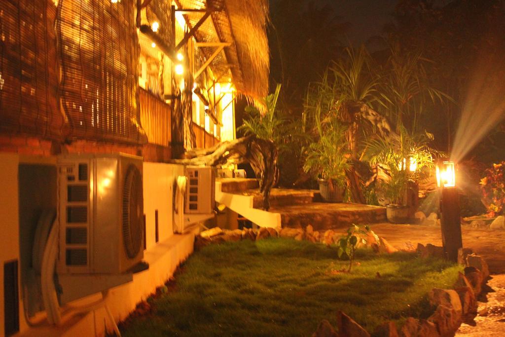 Ary'S Lagoon Bungalow & Hotel Каримунджава Экстерьер фото