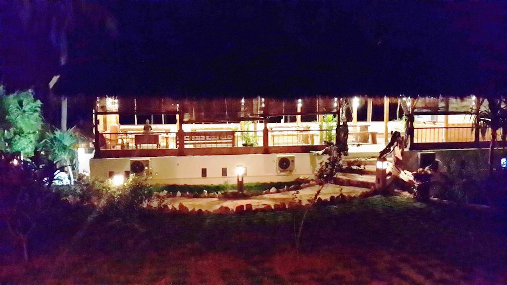 Ary'S Lagoon Bungalow & Hotel Каримунджава Экстерьер фото